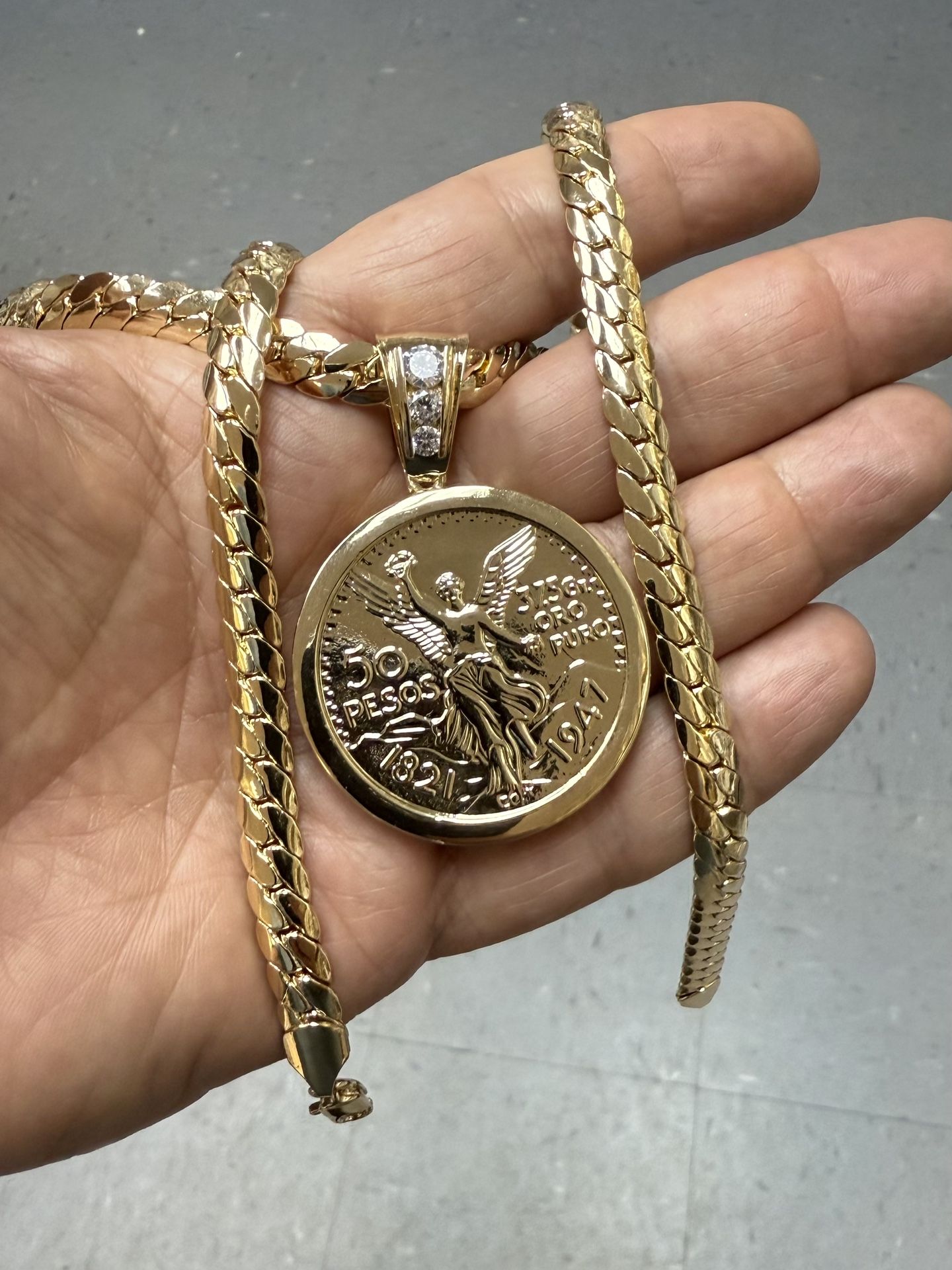 14k premium gold plated pendant and necklace !!!