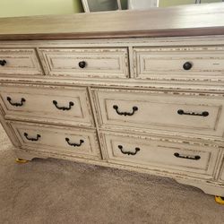 Dresser With Mirror
