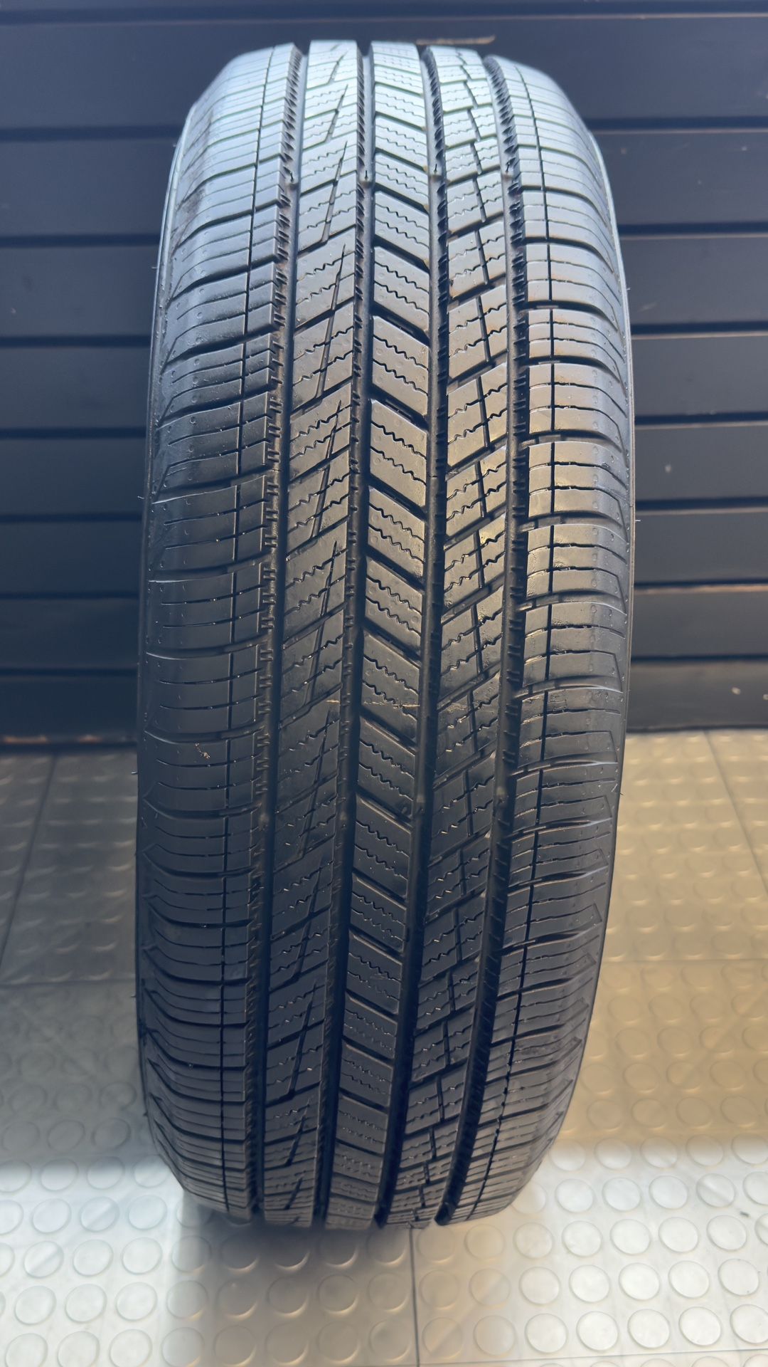 #316 One LikeNew Tire Kumho 215/60/16 95V