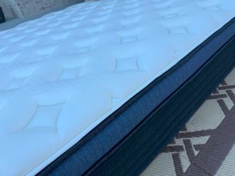 $1500 OBO- Helix Luxe Midnight King Mattress