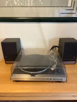 Toshiba record player and speakers
