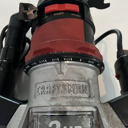 Router by craftsman with five bits and carrying case