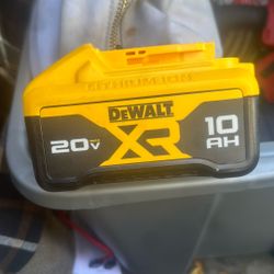 Dewalt 10 Mah 20volt Got 3 Of Them 180 A Piece Price Is Firm