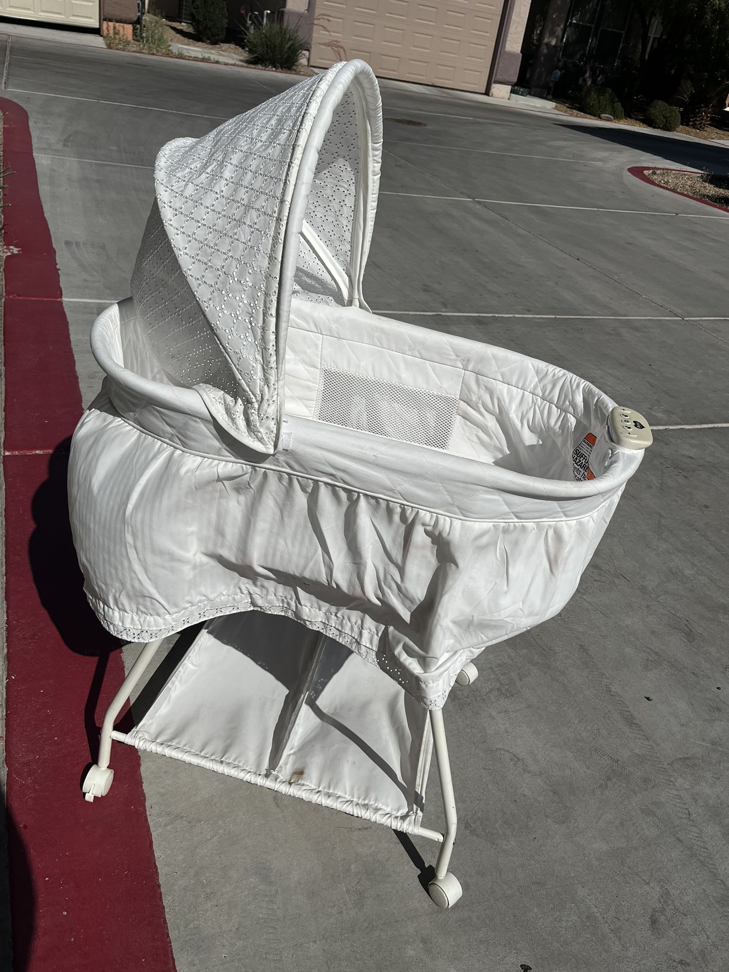 Baby bassinet Free