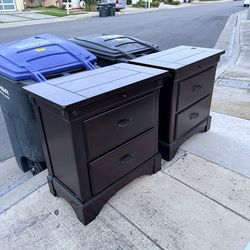 Free night stand pair