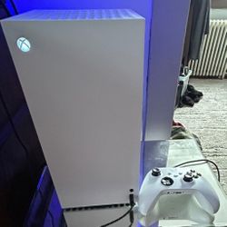 Xbox Series X Digital w/ Accesories
