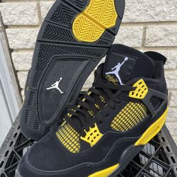 Jordan 4 Retro Thunder