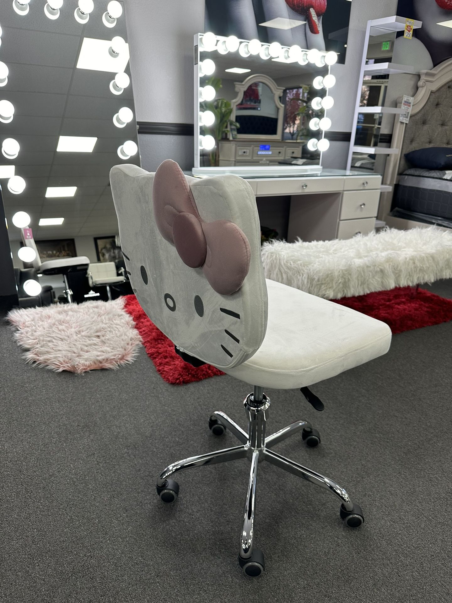 Hello Kitty Swivel Chair