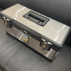 Tool Box With 🔐 Lock And 2 Keys Like New Condition 