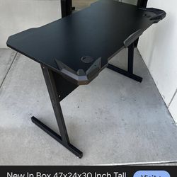 Gaming Desk 47” Carbon Fiber Style Computer Desk – Sturdy Steel Frame