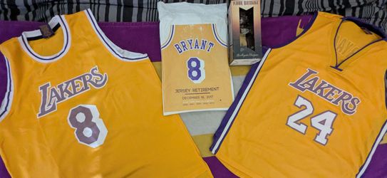 Kobe Bryant 8/24 Retirement Ceremony Giveaway Jerseys + Bobblehead