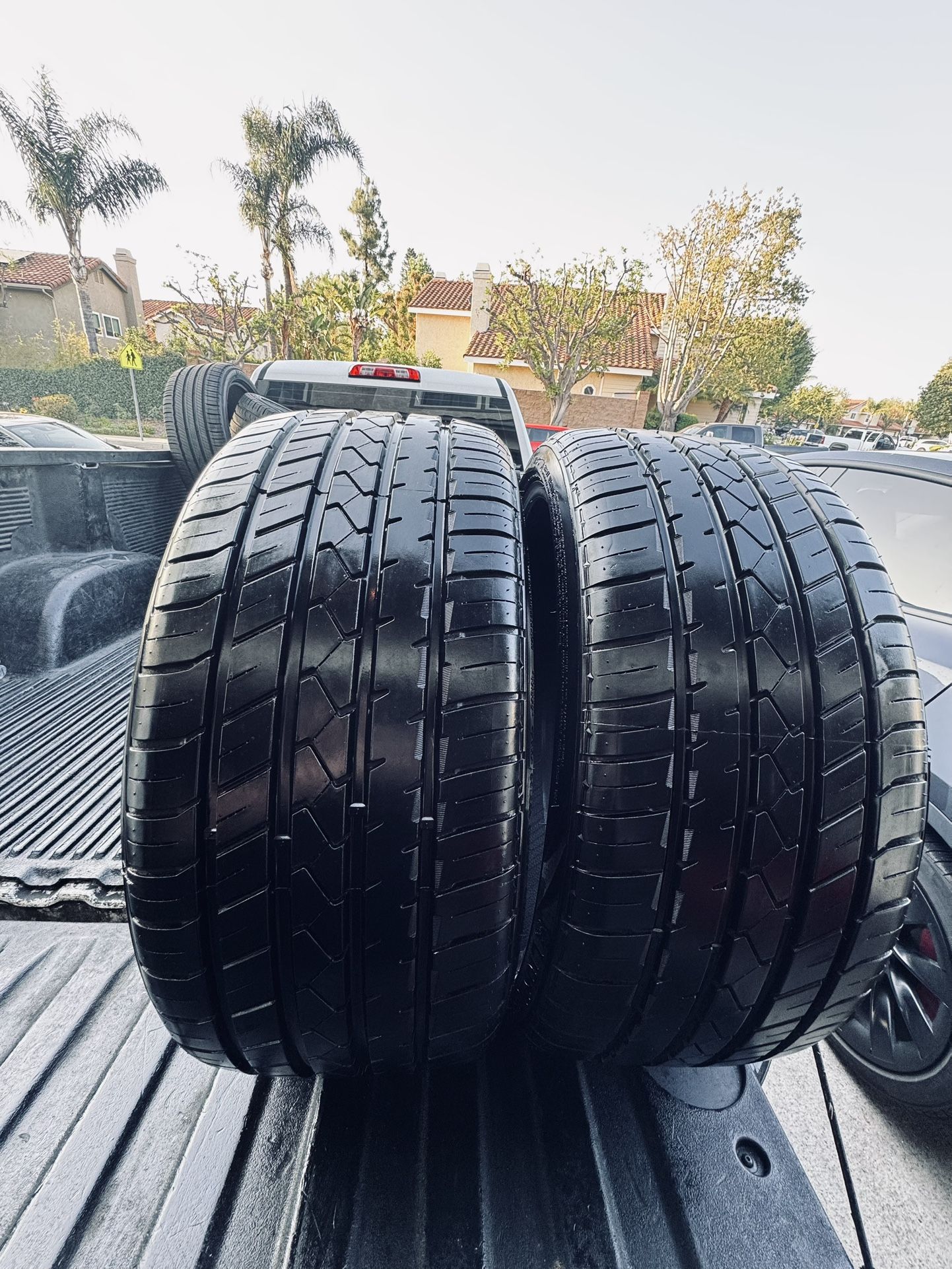 235/35/20 Lionhart Like New Tread