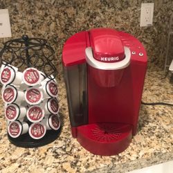 Keurig Coffee Maker With Coffee Rack