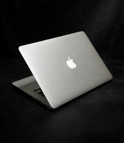 Apple MacBook Air 13” i5/8GB/256GB SSD $180