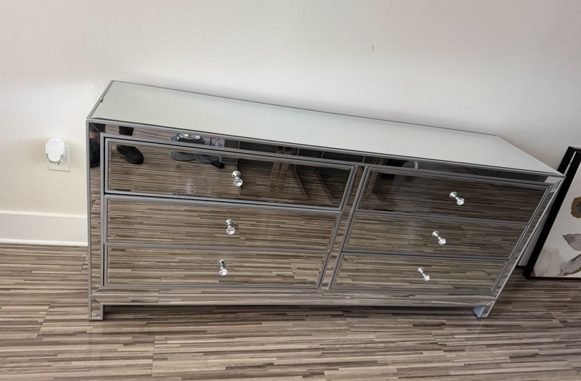 Mirrored dresser