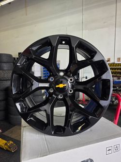 20" GM style Snowflakes gloss black.
