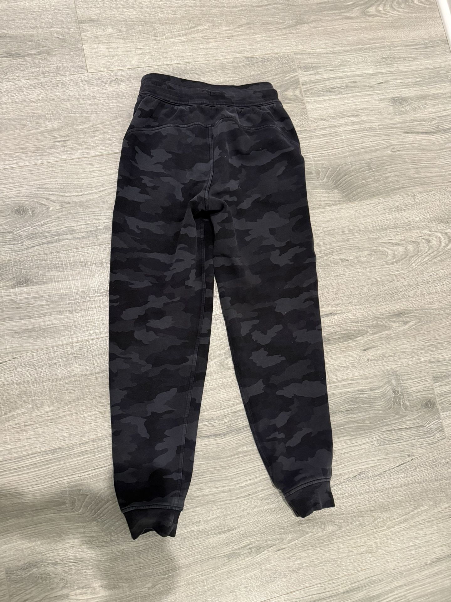 Lululemon Fleece Black Camo Joggers Size