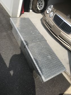 Mid size truck tool box