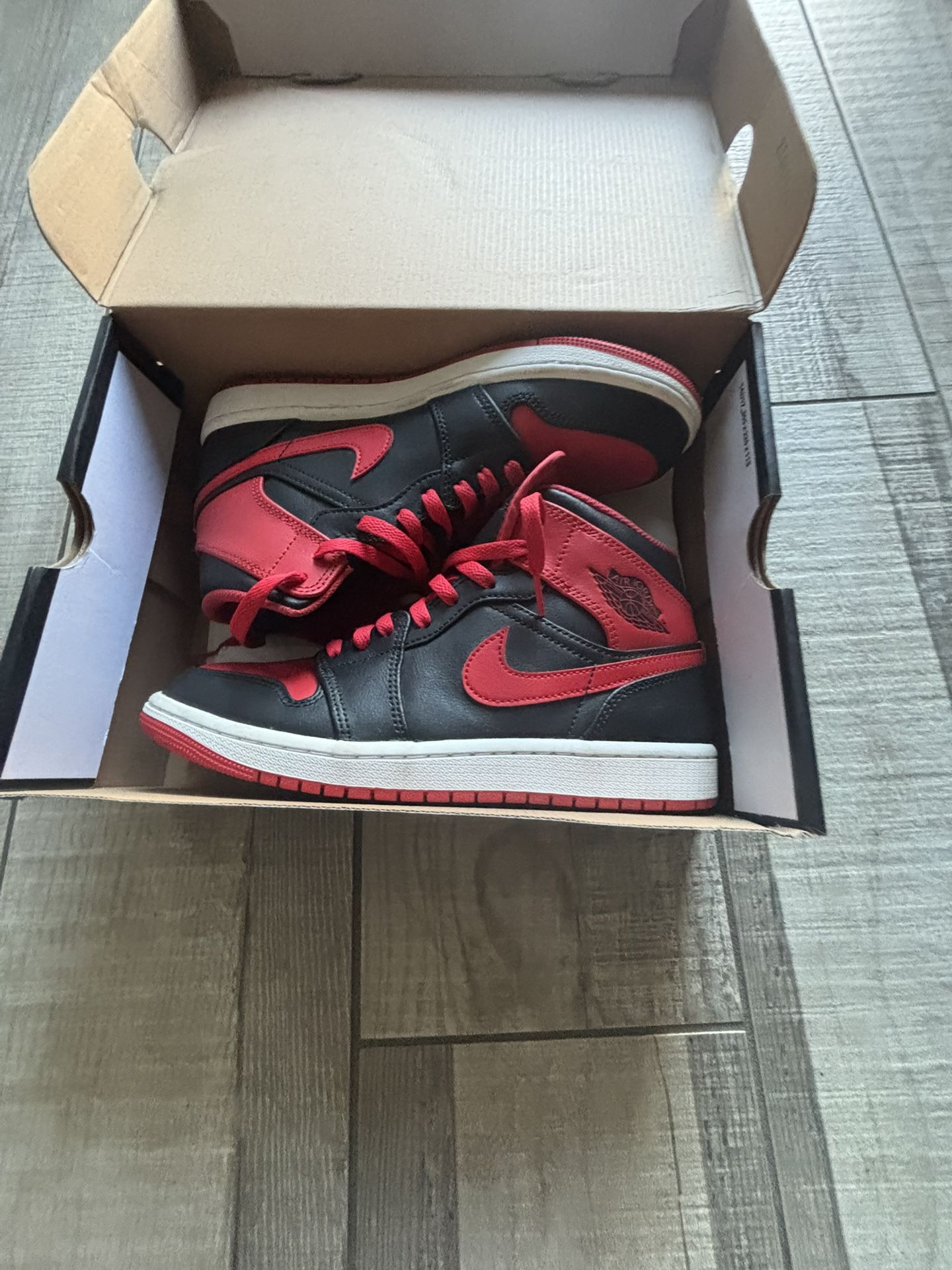 Jordan 1 Mid Size 8