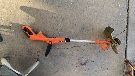 Black & Decker 14 in. 6.5 Amp Corded Electric  Weed Wacker 