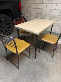 Small table with three chairs, 70
