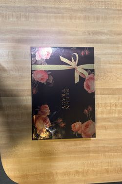 Woman’s perfume set