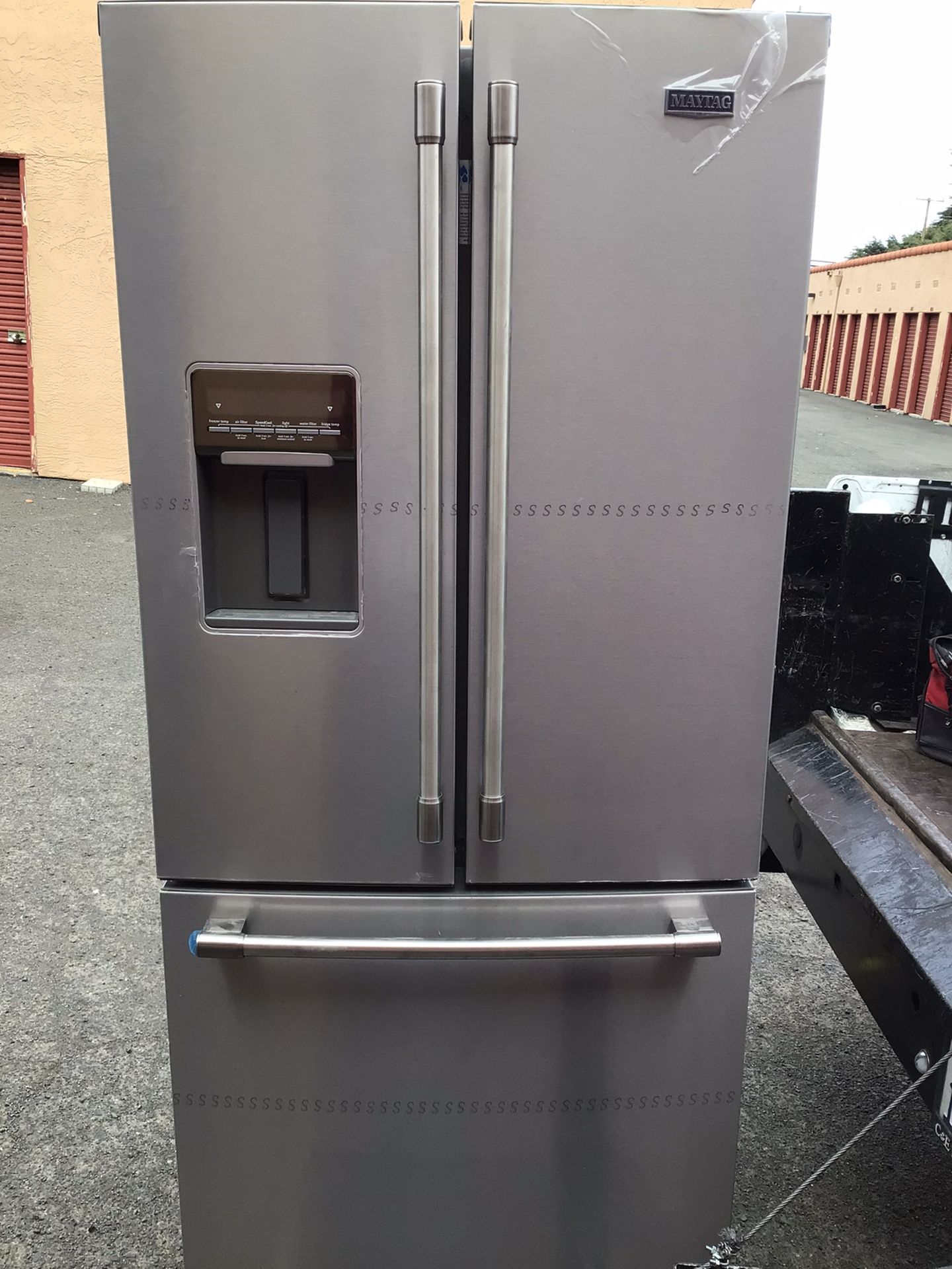 Maytag 30 inch Wide French Door Refrigerator ( Brand New )