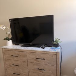 Bedroom Set for Sale – Queen Bed (No Mattress) & Dresser