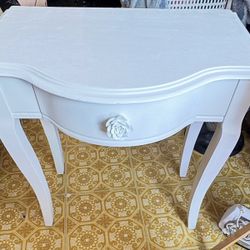 White Vintage-Style Accent Table / Nightstand ✨