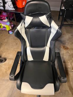 Black and White Racing Style Gaming Chair with massager