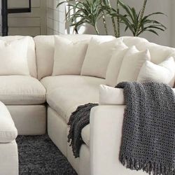 New 6 Piece Modular Luxury Performance Cloud Sectional Couch with Ottoman! Free Delivery 🚚!