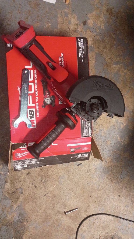 Milwaukee M18 Fuel Grinder