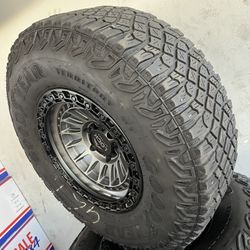 Vendo Rines Nuevos 17x9 De Ancho De 6-139.7 Lugs Con Llantas 315/70/R17 Goodyear Por $945