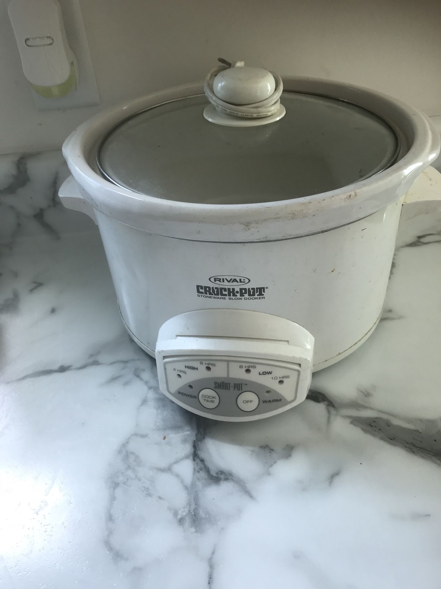 Slow cooker