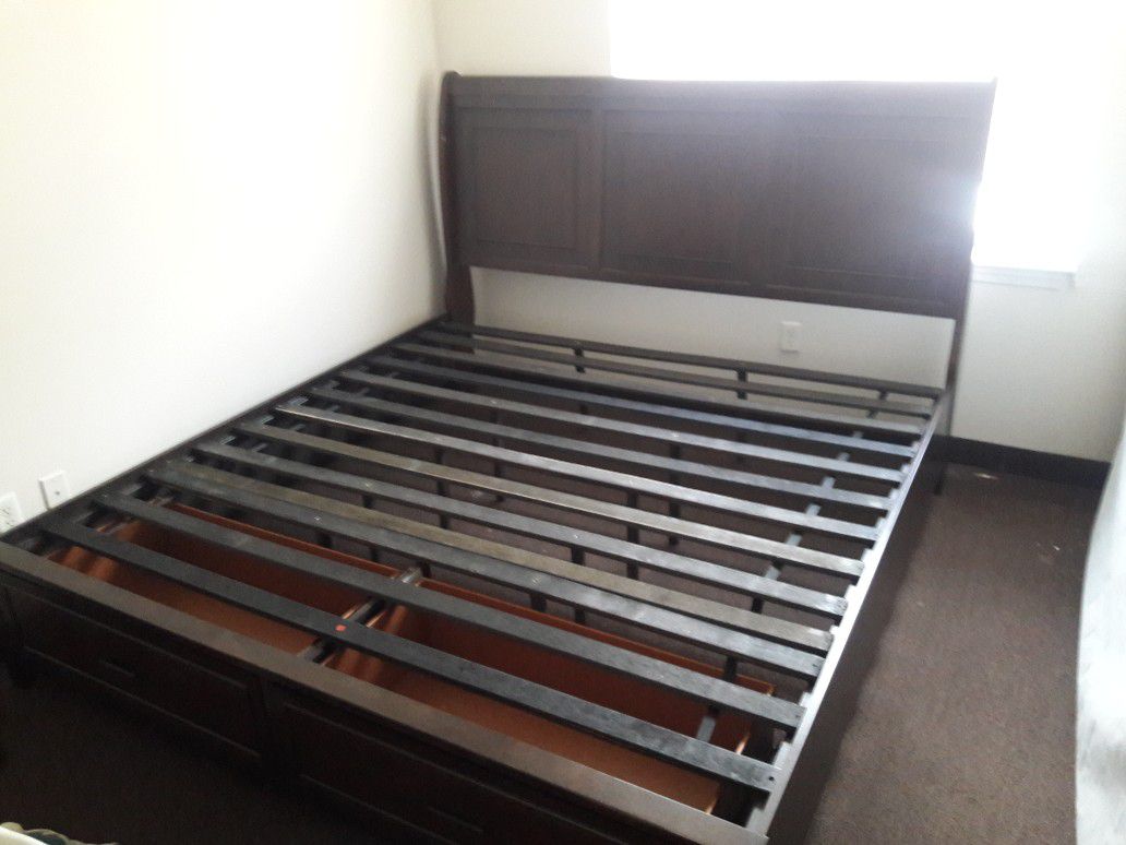 Queen size frame w/ 2 draws