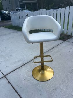 Set of 4 Bar stools one brand. Ew still in the unopened box