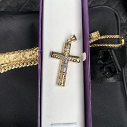 14 Karat Gold Pendant Jesus