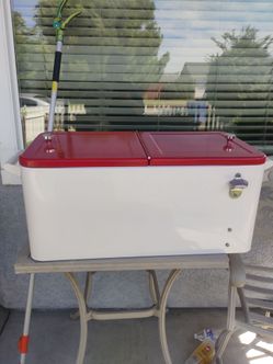 Large ice chest/Cooler with Bottle Opener