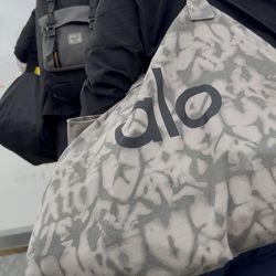 Alo Signature Bag (brand new with tag)