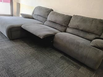 Free delivery today! Gray Fabric Sectional Sofa with Electric Recliners! Comfy ! Smoke free. No stains .  Oversized