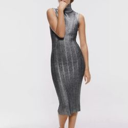 NWOT Zara Metallic Knit Midi Dress for Sale in Chicago, IL - OfferUp