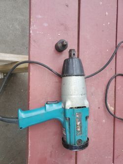 Makita Impact 3/4 Inch With 3/4 × 1/2 inch adapter