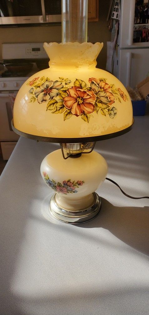 Vintage Glass Hurricane Parlor Lamp, Gone With the Wind, White Floral 18" Chrty