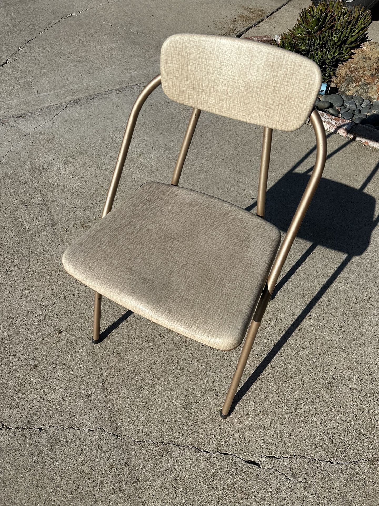 Set of 4 Hamilton Cosco Folding Chairs Mid Century Stylaire Model 90 Champagne vintage