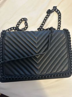 Black Quilted Chain Crossbody Bag – Excellent Condition