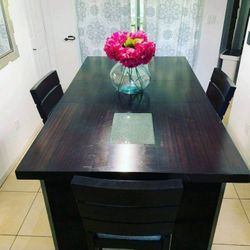 Dining room table like new