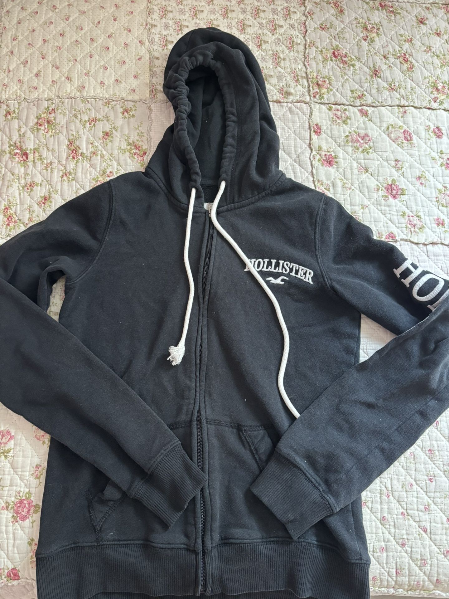 Holister Sweat Shirt