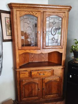 Corner cabinet