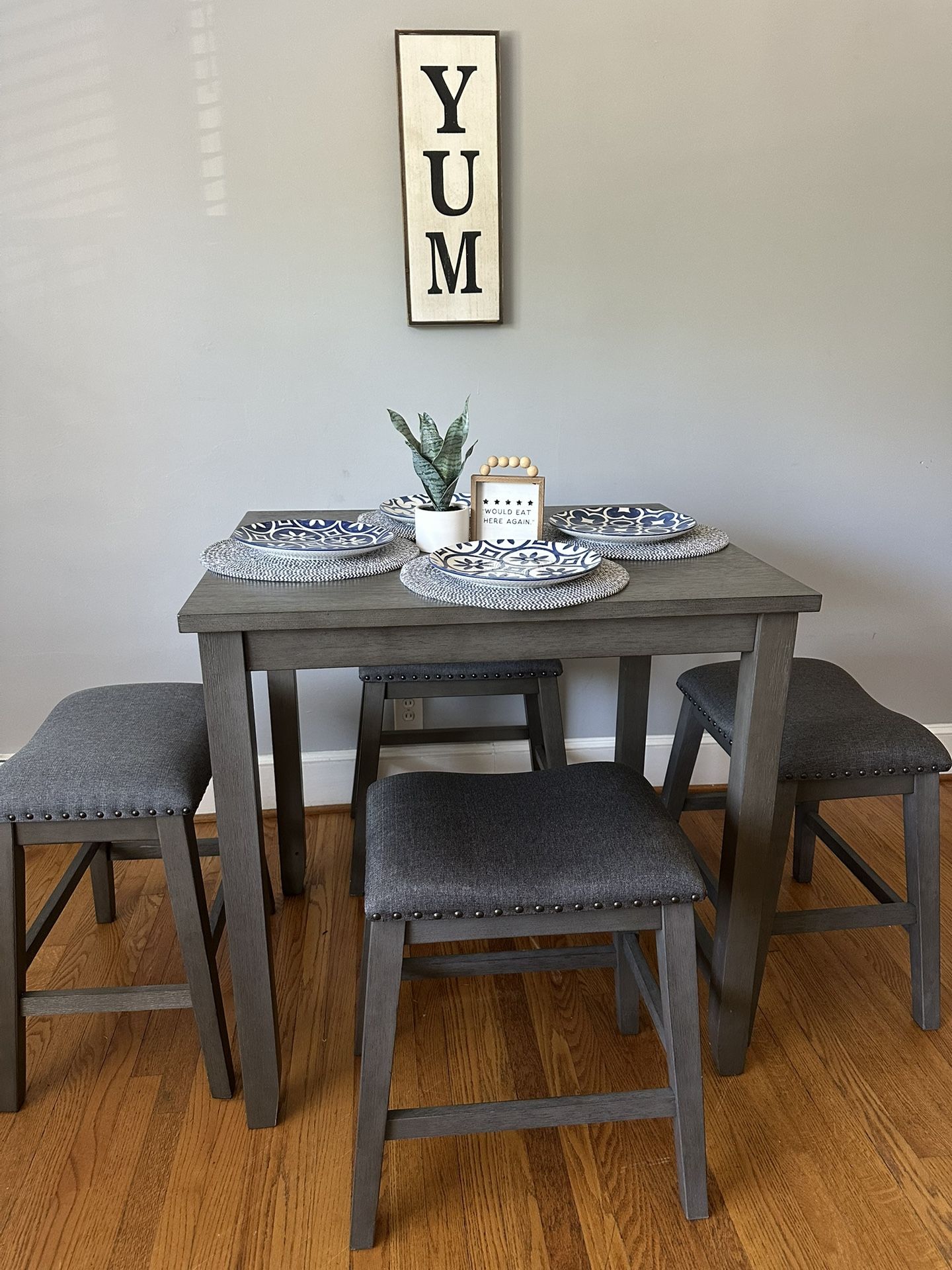 Ashley’s Caitbrook Counter Height Dining Table and 4 Barstools- in EXCELLENT CONDITION (hardly used)
