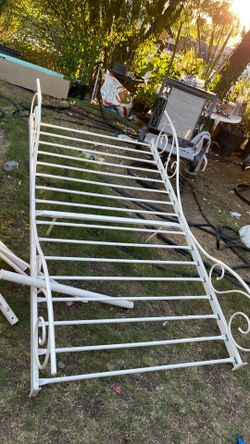 Single bed princess frame